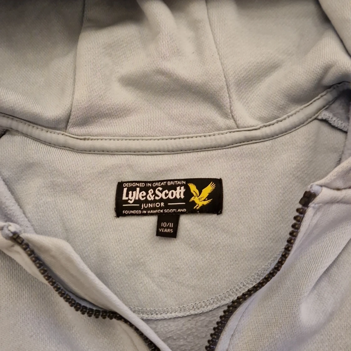 Ljusblå hoodie från Lyle & Scott - 1