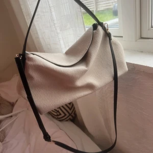 Hm väska  - Superfin väska ifrån hm! Slutsåld och nytt pris 299💓💓