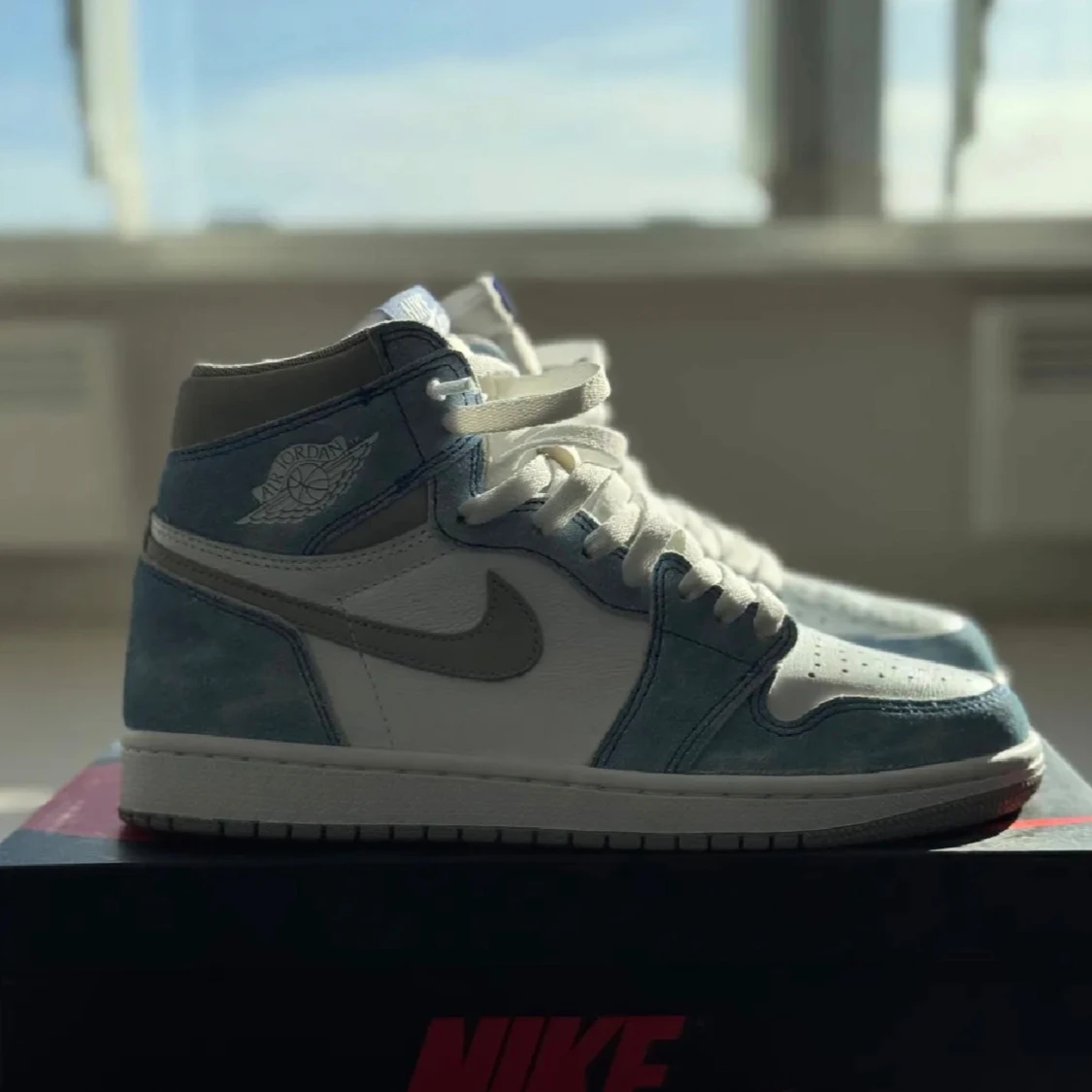 Jordan 1 Hyper Royal High (OG) - 1