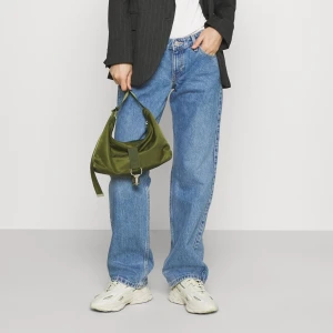 Weekday arrow low jeans - Lågmidjade raka jeans , storlek 25 X 32