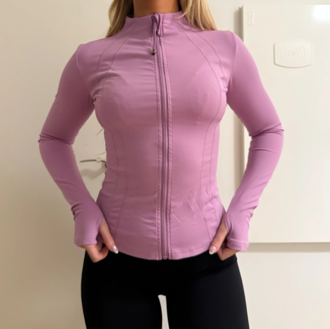 Ljuslila tight träningsjacka - 1