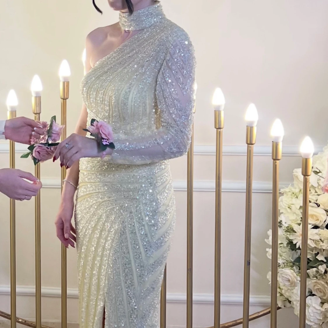 Champagnefärgad glittrig långklänning - 3