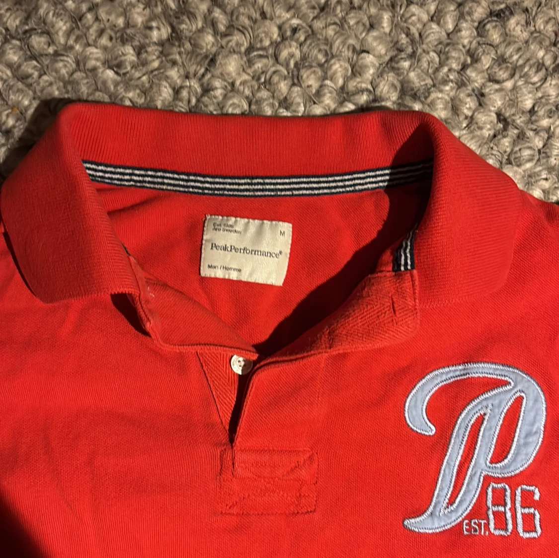 Röd äldre pikétröja Peak Performance M - 1