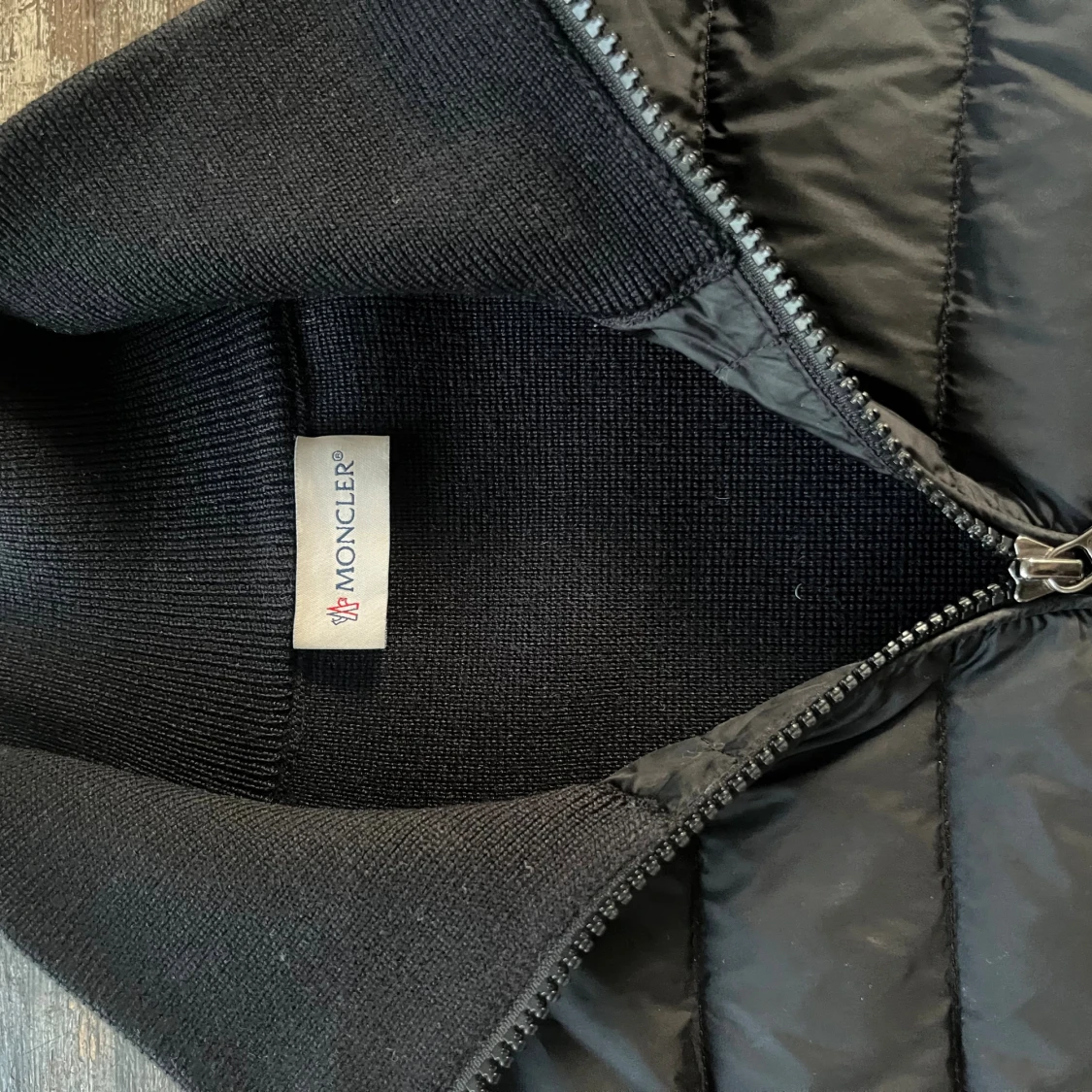 Svart pufferjacka från Moncler - 1