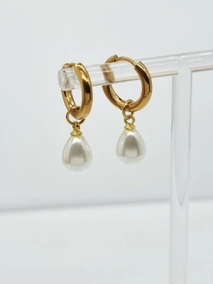 Handgjorda örhängen med pärldroppar  - Material-rostfritt stål 