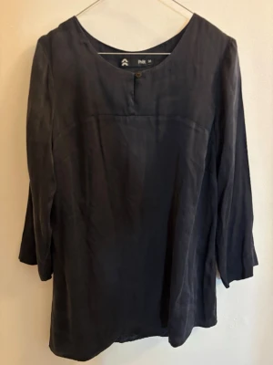 Blus i silke - Svart silkesblus