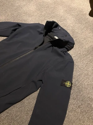 Stone Island jacka - Säljer en Stone Island jacka i storlek Xs. 100 % äkta. Hör av er vid fler frågor  