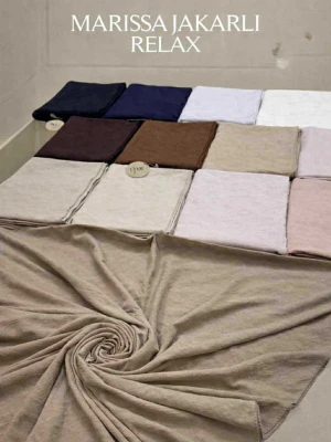 Relax Hijab - Relax hijab i ett extra mjukt och följsamt material med härligt stretch pris 80 kr.               حجاب ريلاكس مصنوع من خامه ناعمه جدا مع مطاطيه مريحه السعر 80 كرون.