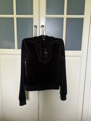 Juicy couture jacka ny med lapp - Knappt använd, säljes i befintligt skick.