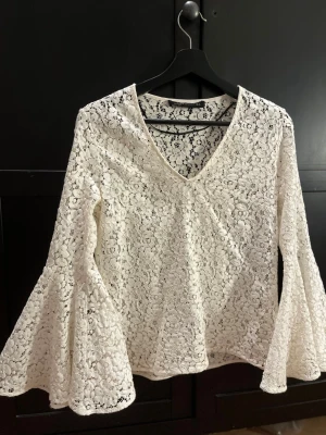 Zara tröja - Snygg blus från Zara som inte säljs längre!💗