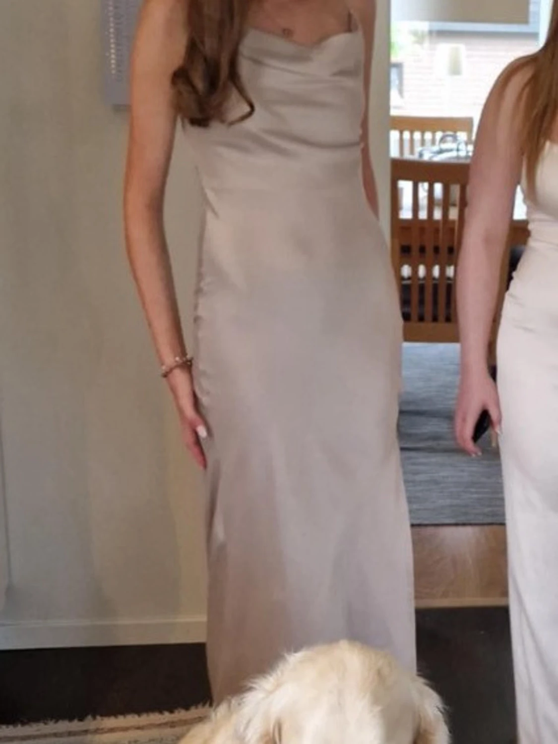 Champagnefärgad långklänning med slits - 2