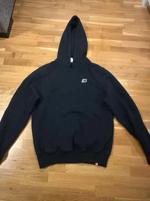 New balance hoodie - Mycket bra skick och skön passform! 