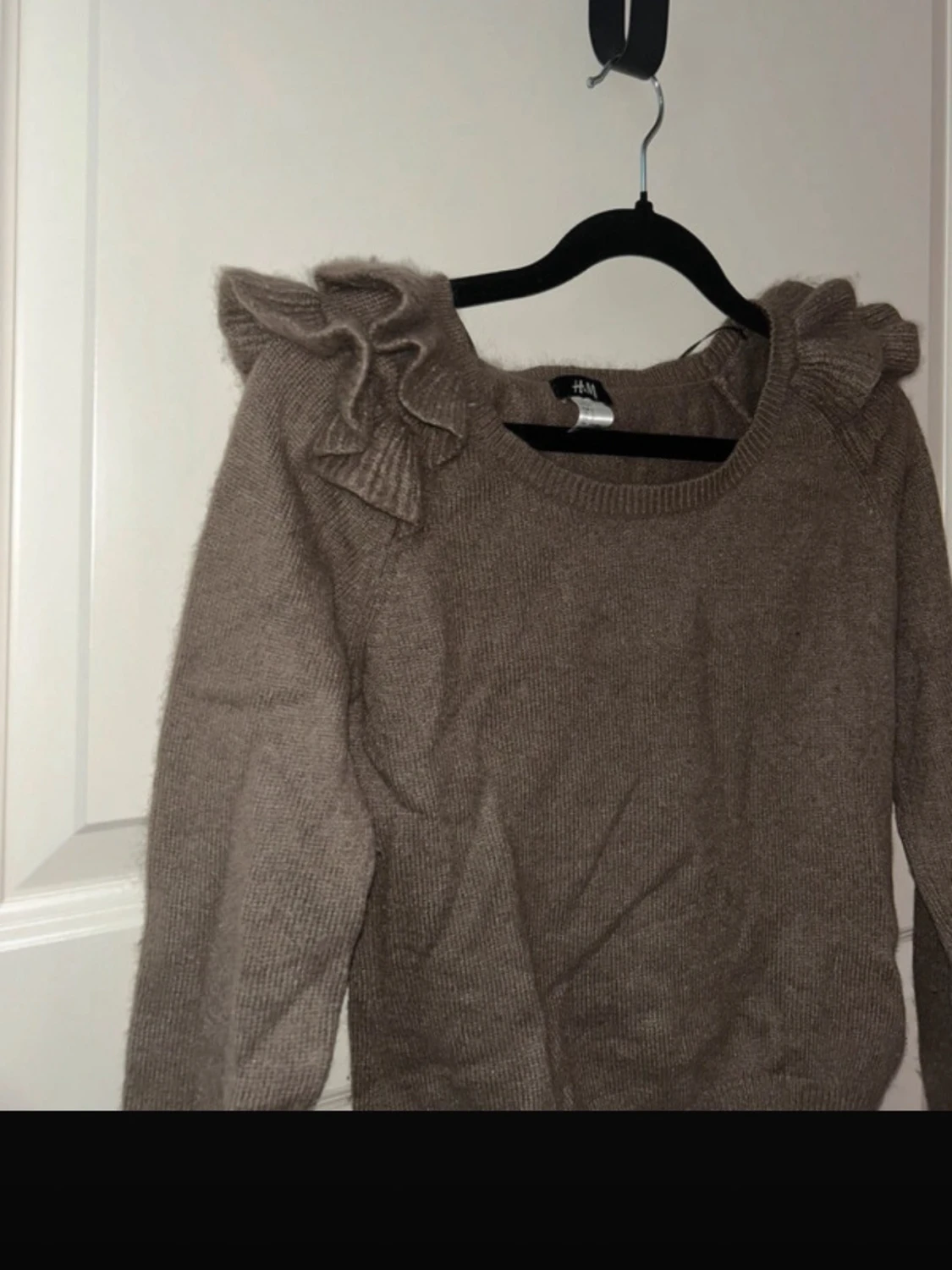Beige stickad tröja med volang H&M - 1