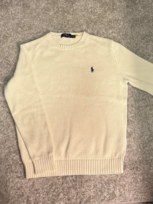 Ralph lauren tröja - Storlek S men tycker att det passar XS bättre. (A:43) (B:49) (C:40) (D:60)