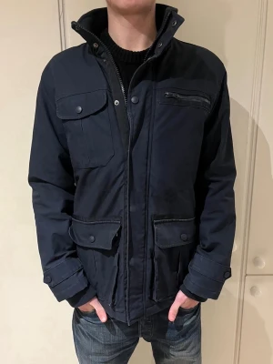 Field jacka  - Säljer denna riktigt snygga Filed jacka. Storlek M hör av er vid eventuella frågor 