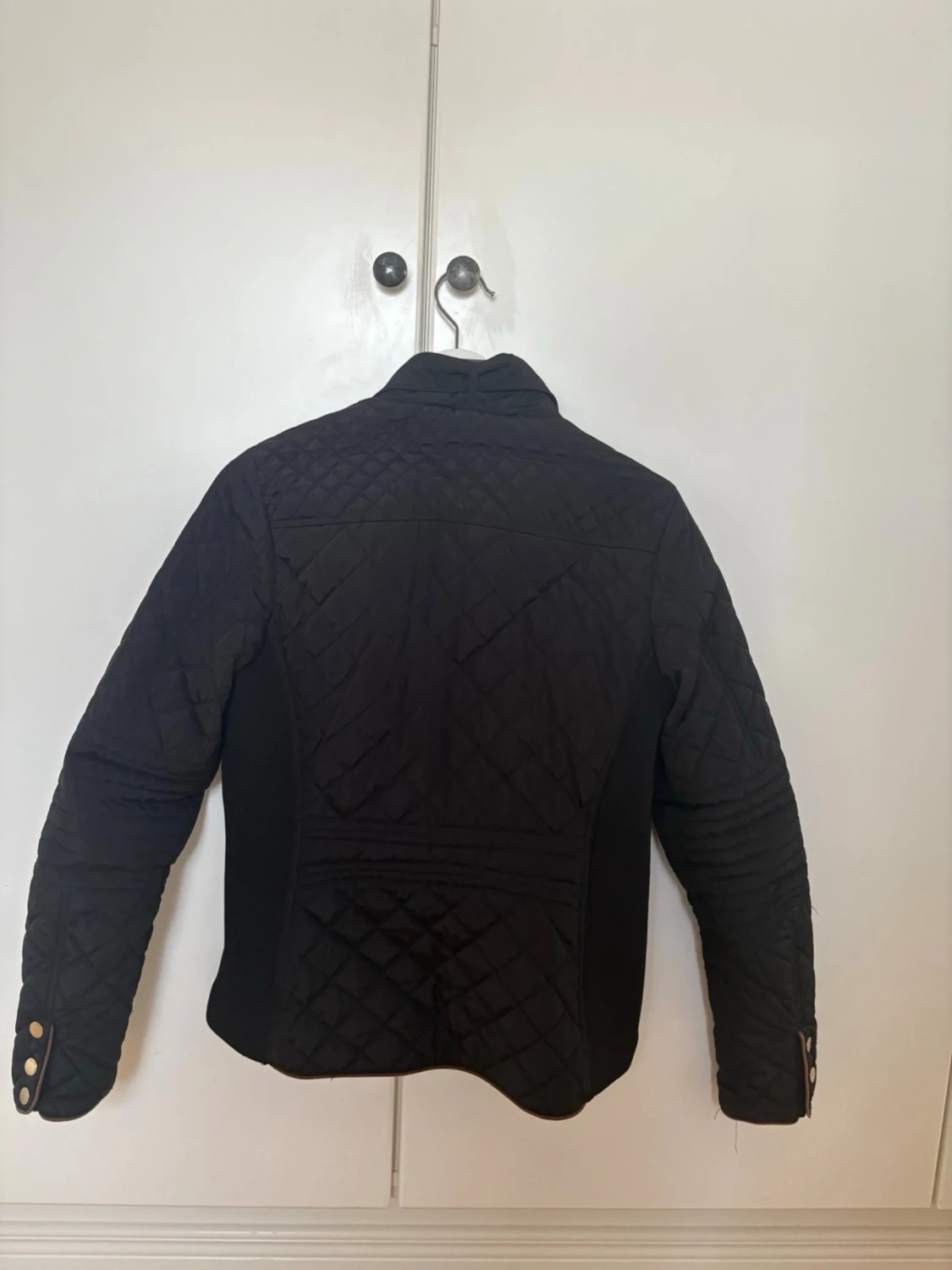 Svart quiltad jacka från Hollies - 2