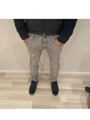 Jack and Jones jeans - Ljus gråa Jack and Jones jeans, 29 i midjan, 32 i längden, bra skick