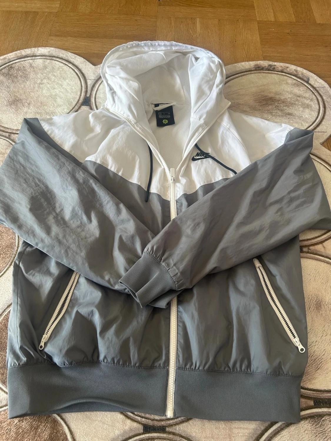 Nike Windrunner vindjacka grå/vit S