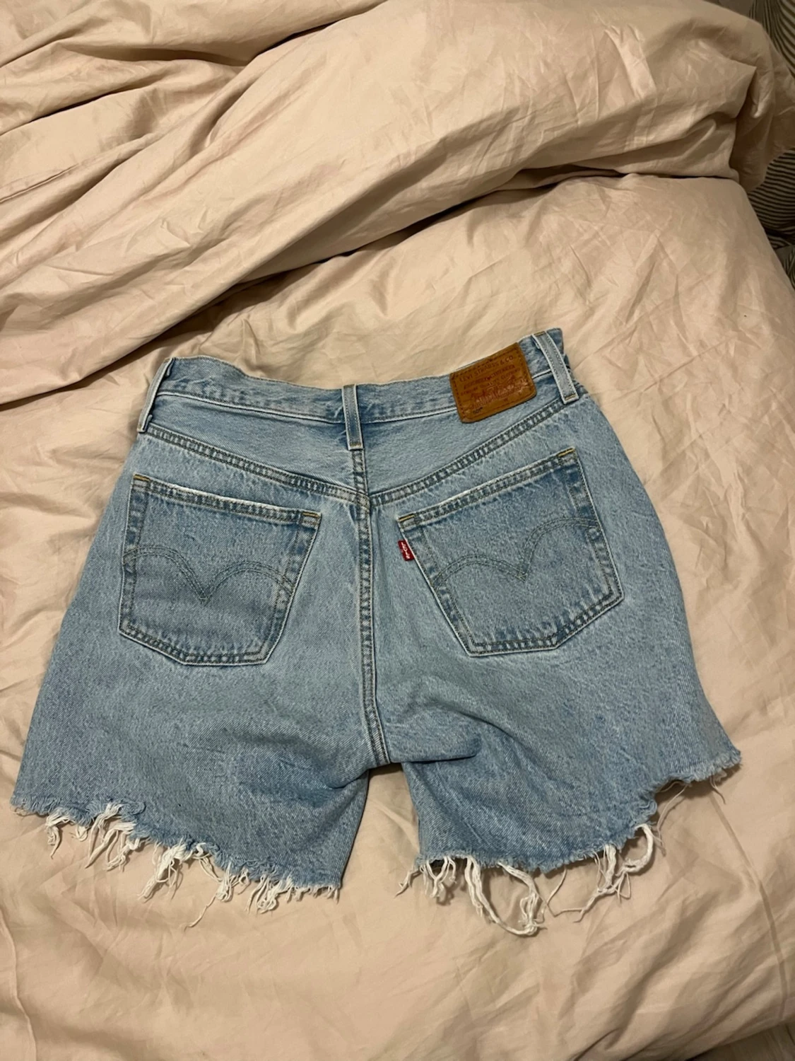 Levi's 501 ljusblå jeansshorts - 1