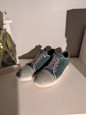 Lanvins - Stilrena mörkgröna/gråa Lanvins. Storlek 42. Dystbag kommer med. 