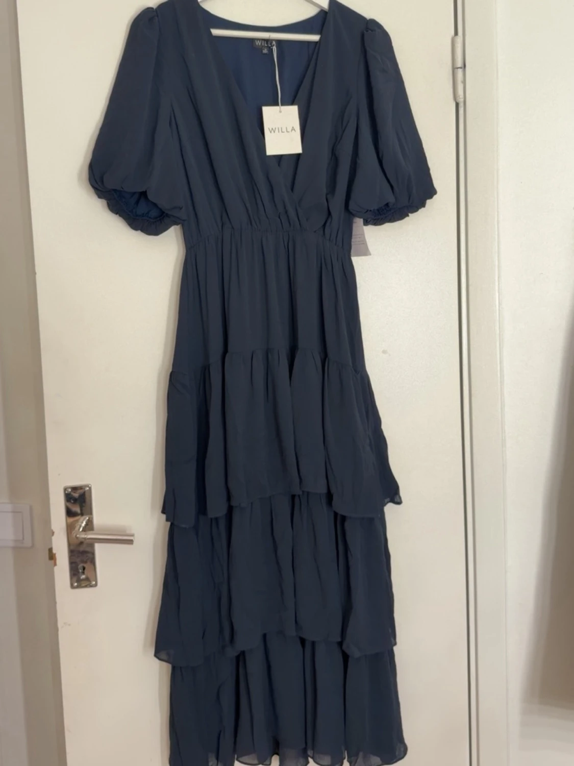 Marinblå långklänning från Willa