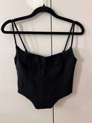 Topp, svart - Liknande korsett topp med band 