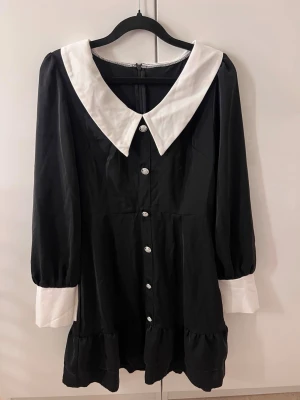 Klänning  - Använd en gång 