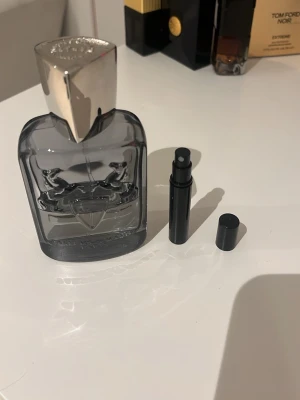 Parfums De Marly Castley - God, fräsch och somrig doft, samt unik. Säljer bara 3ml samples av denna. 