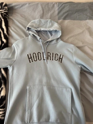 Hoodrich hoodie - En skön ljusblå hoodrich hoodie