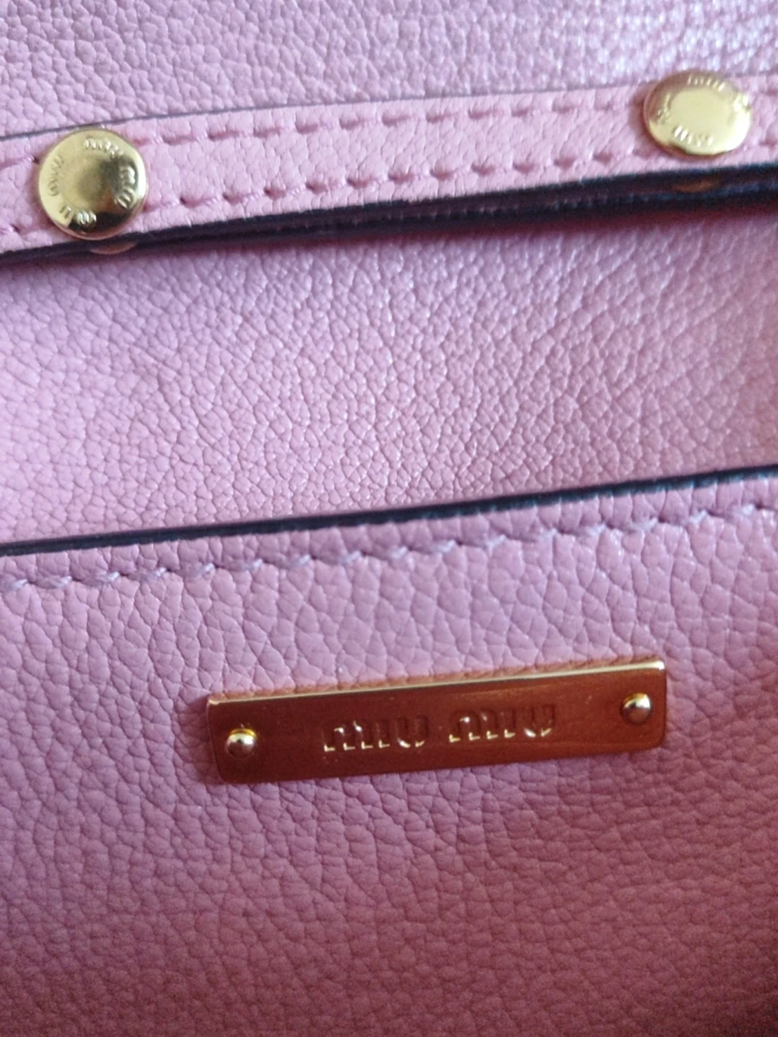 Rosa axelväska från Miu Miu med pärldetalj - 3