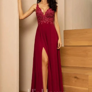 Balklänning  - Balklänning från jjhouse i storlek Xs, använd endast 2 gånger Nypris 1200kr. Finns inga fläckar eller hål. Kom privat för frågor om känningen samt längd på den. 