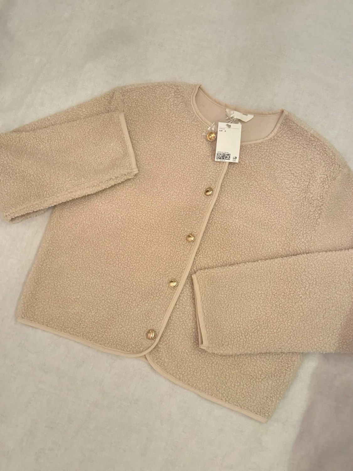 Beige teddyjacka med guldknappar - 2