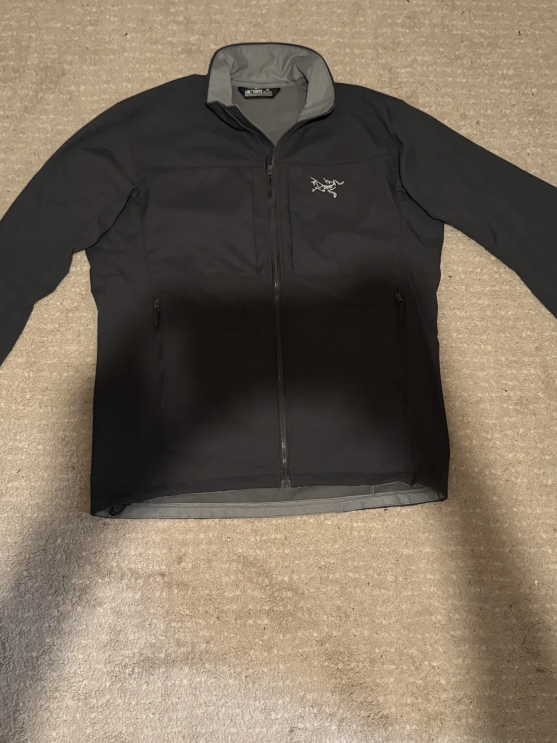 Svart vindjacka från Arc'teryx