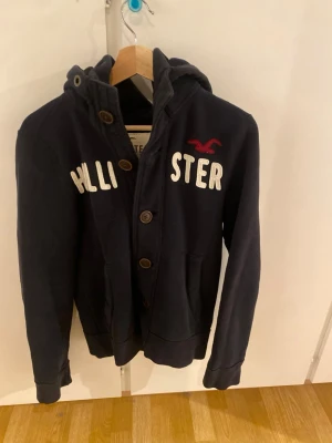 Hollister Hoodie - Säljer Hoolister Hoodie då den var för liten för mig, Pris kan diskuteras