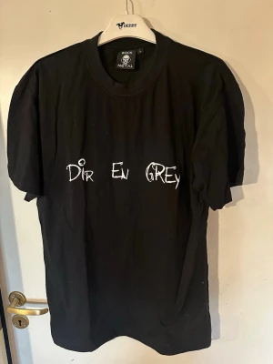 T-shirt storlek L. For en grey. - Helt ny T-shirt med Dir en grey. Storlek L.