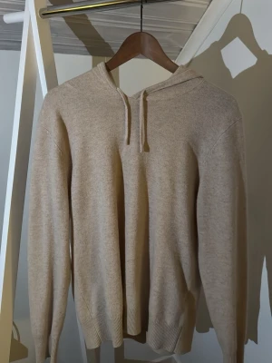 Sayless Hoddie! - Snygg beige Sayless hoddie i toppskick!🤩