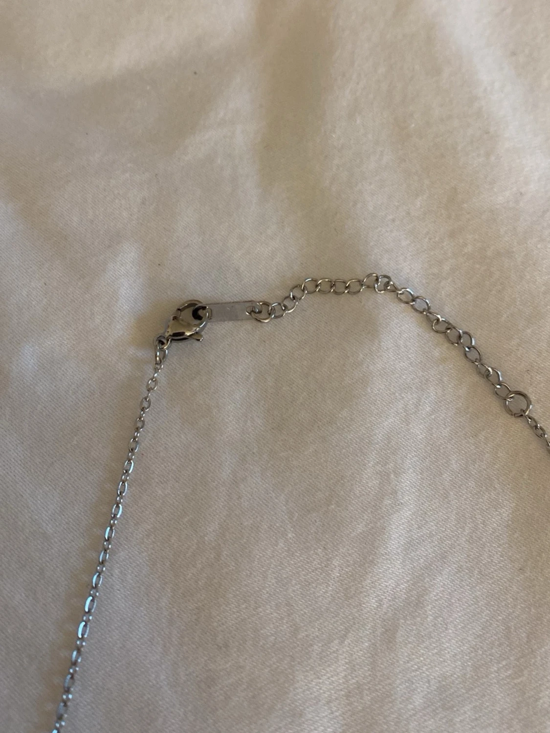 Snyggt silverhalsband med hjärtan - 2