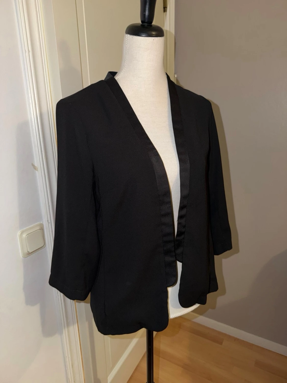 Svart kavaj med satinkant - 1