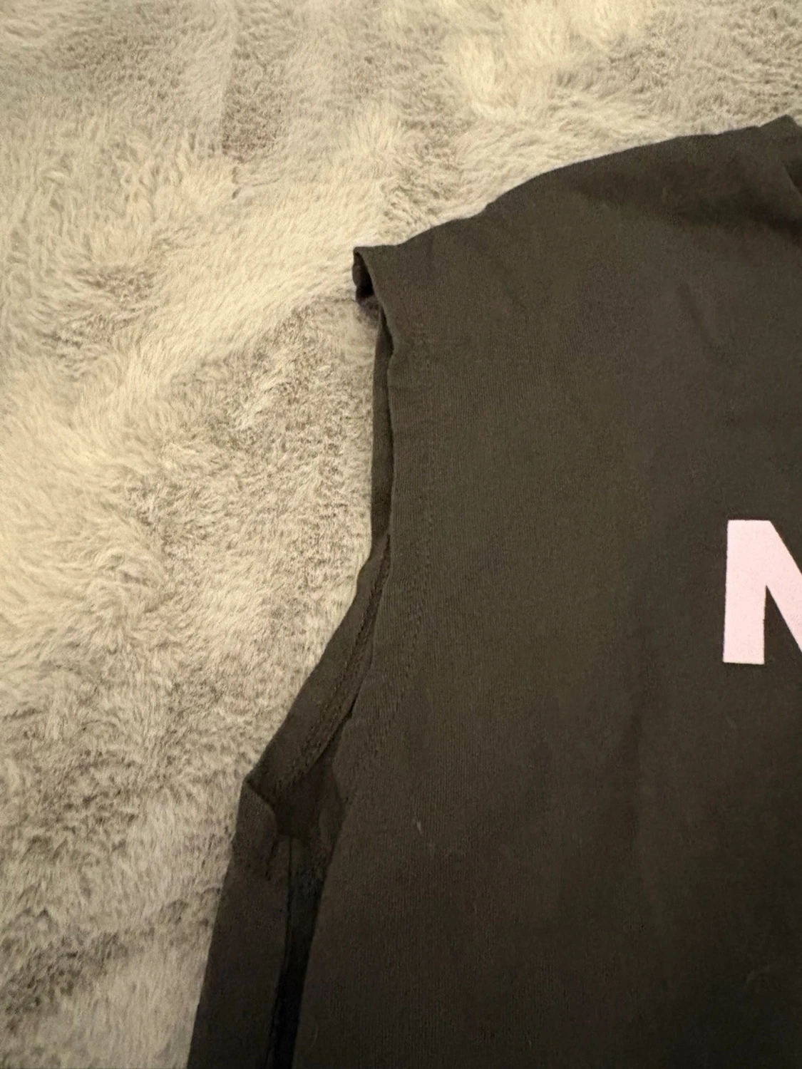 Svart ärmlös t-shirt med tryck - 2