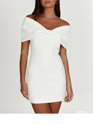 SÖKER😍 - Söker denna otroliga klänning eller en liknande i storlek xs eller s beroende på hur den är i storlek❤️‍🔥