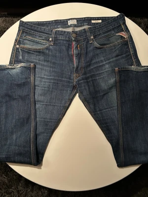 Replay jeans  - Replay jeans med sjuk färg! Storlek W36 L32 sitter som 33-34 i midjan!!!!! Hör av er vid frågor och funderingar/ Lutino UF