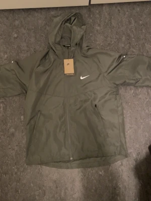 Grå Nike Miller  - Helt ny o använt