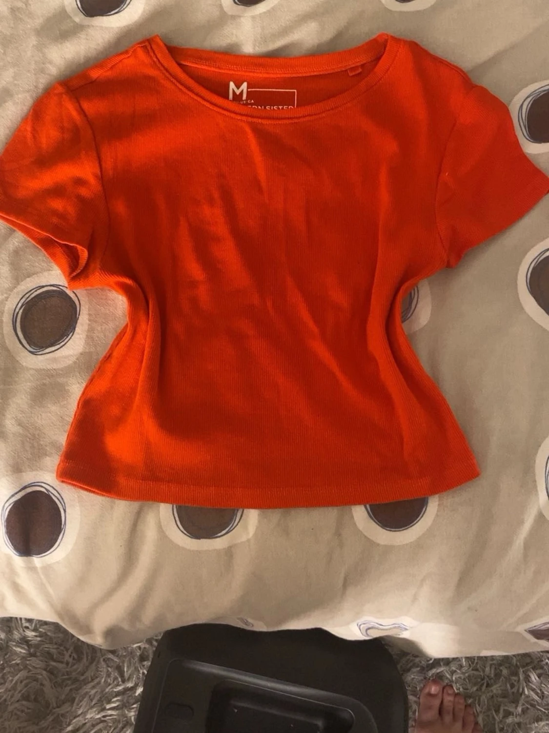 Orange croppad topp från Monki - 1