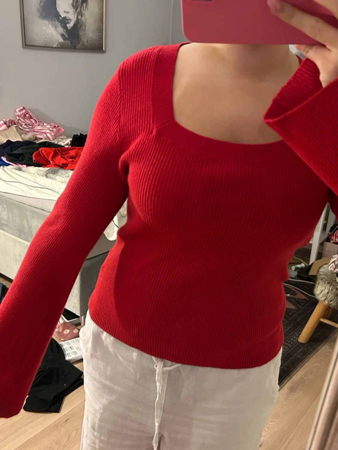 Röd stickad tröja med fyrkantig ringning - 3