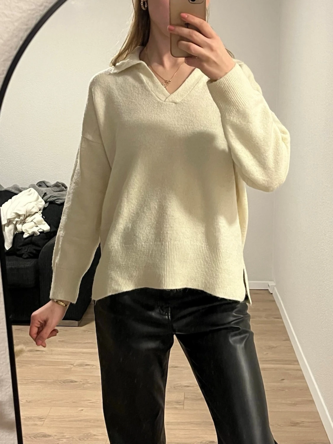 Beige stickad polotröja med krage