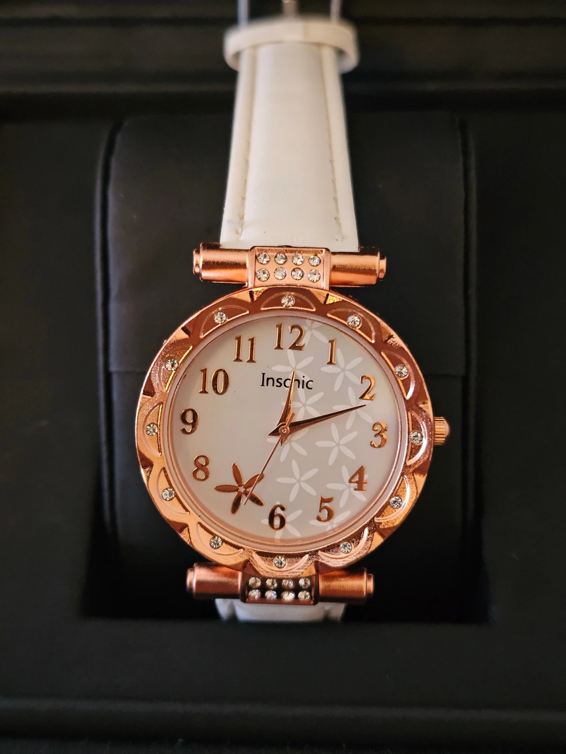 Vit klocka med roséguld och blommor - 1