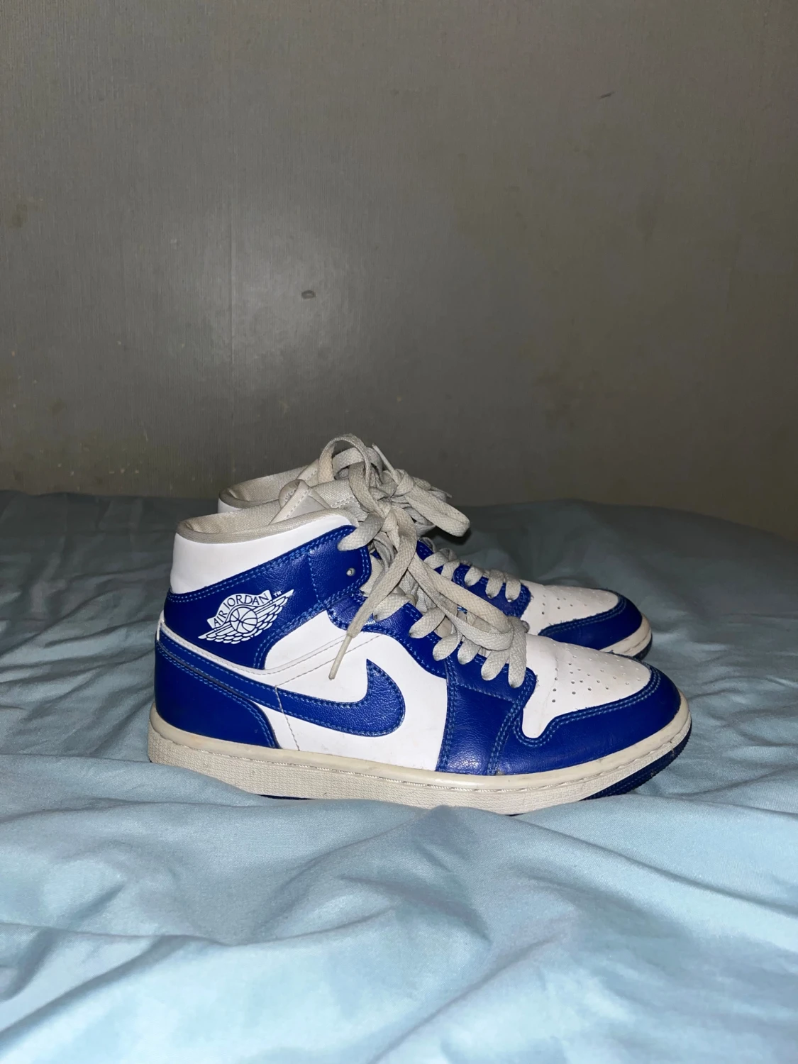 Air Jordans mid Kentucky Blue sneakers vit  - 3