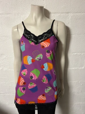 Linne fr Insanity storlek S/M. - Helt nytt linne från Insanity. Storlek S/M.