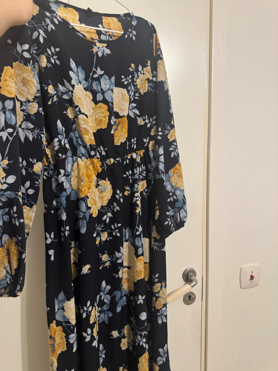 Mörkblå blommig långklänning - 3