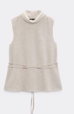 Snygg topp  - Säljer denna snygga topp då den inte kommit till användning !! 🩷